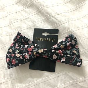 FOREVER 21– Floral Bow Barrette